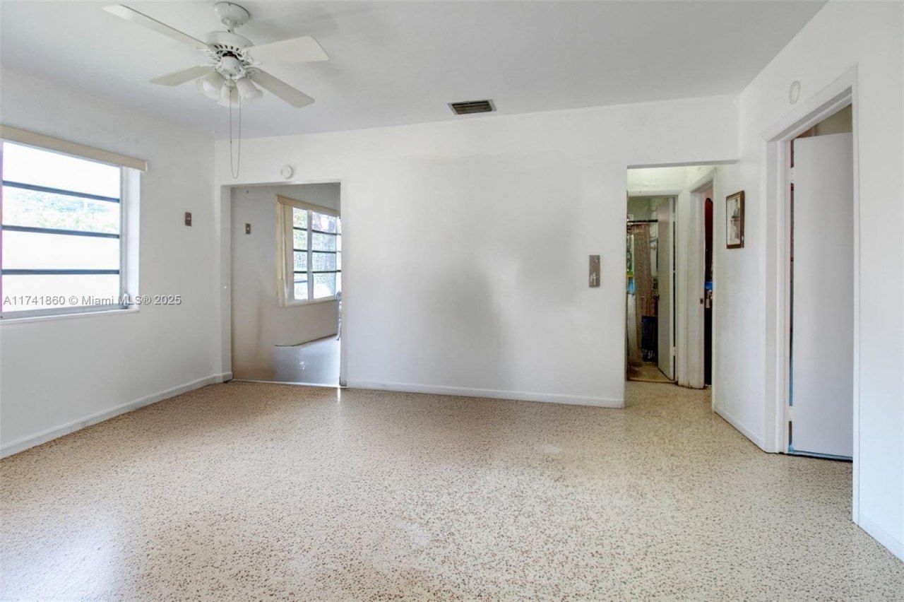 21 NW 32 Court, Miami, FL 33125 Photo