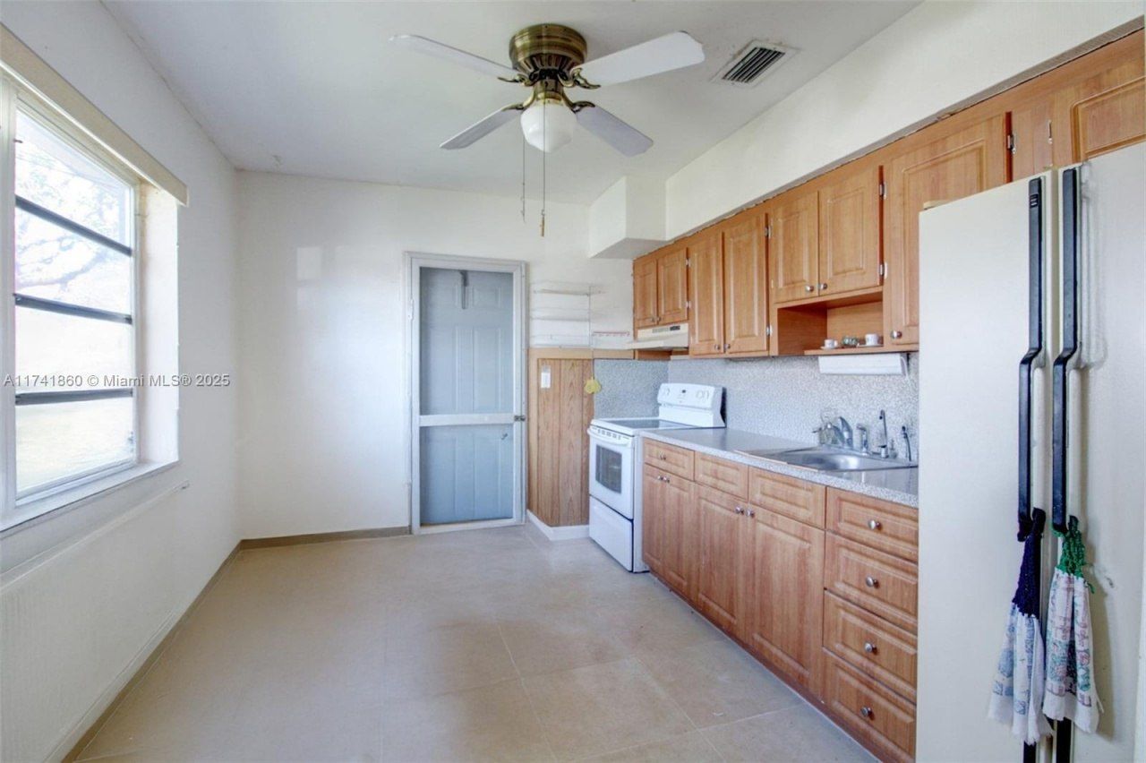 21 NW 32 Court, Miami, FL 33125 Photo