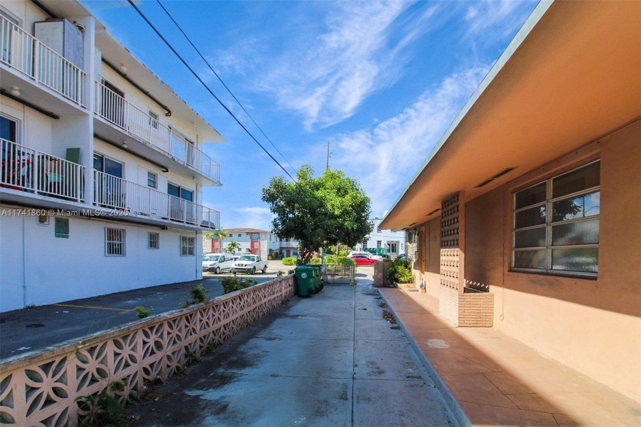 21 NW 32 Court, Miami, FL 33125 Photo