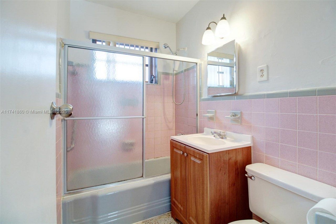 21 NW 32 Court, Miami, FL 33125 Photo