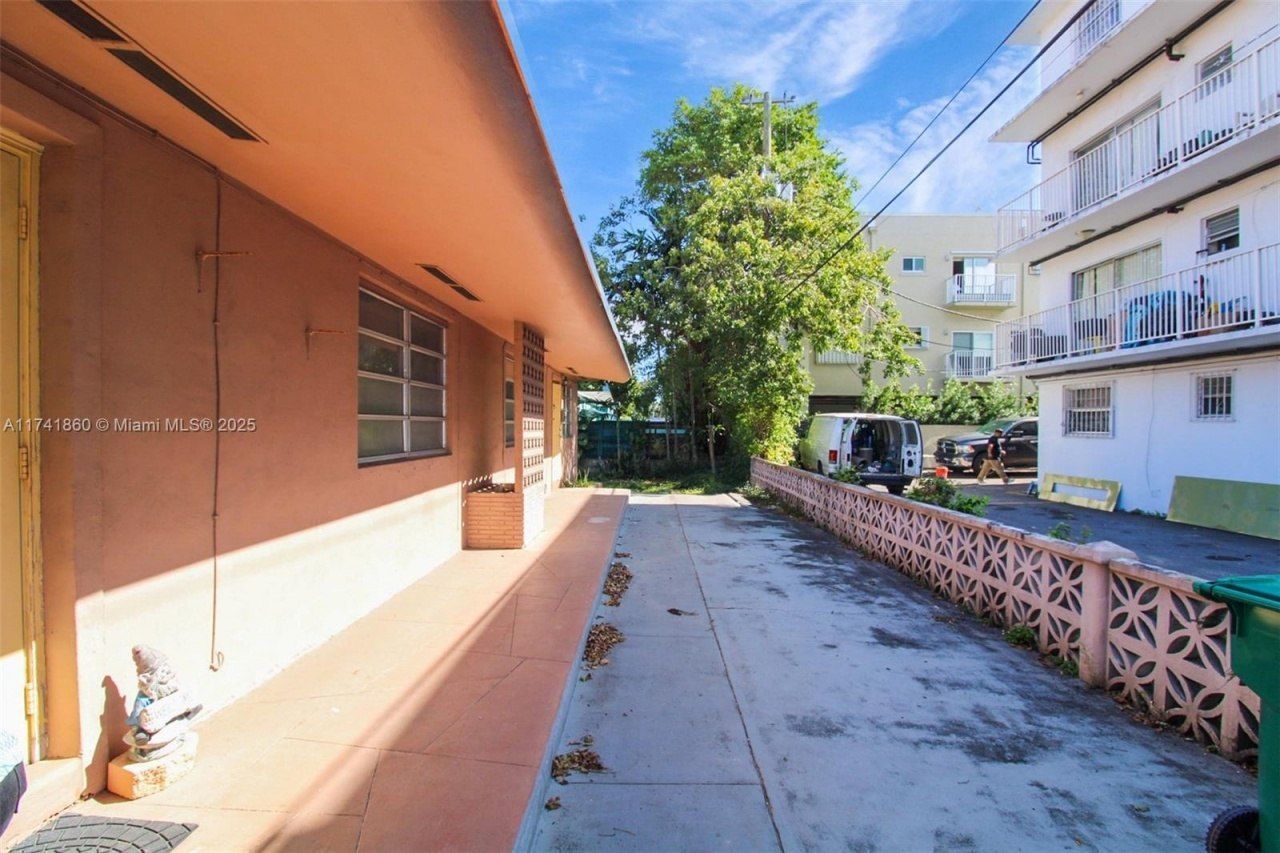 21 NW 32 Court, Miami, FL 33125 Photo