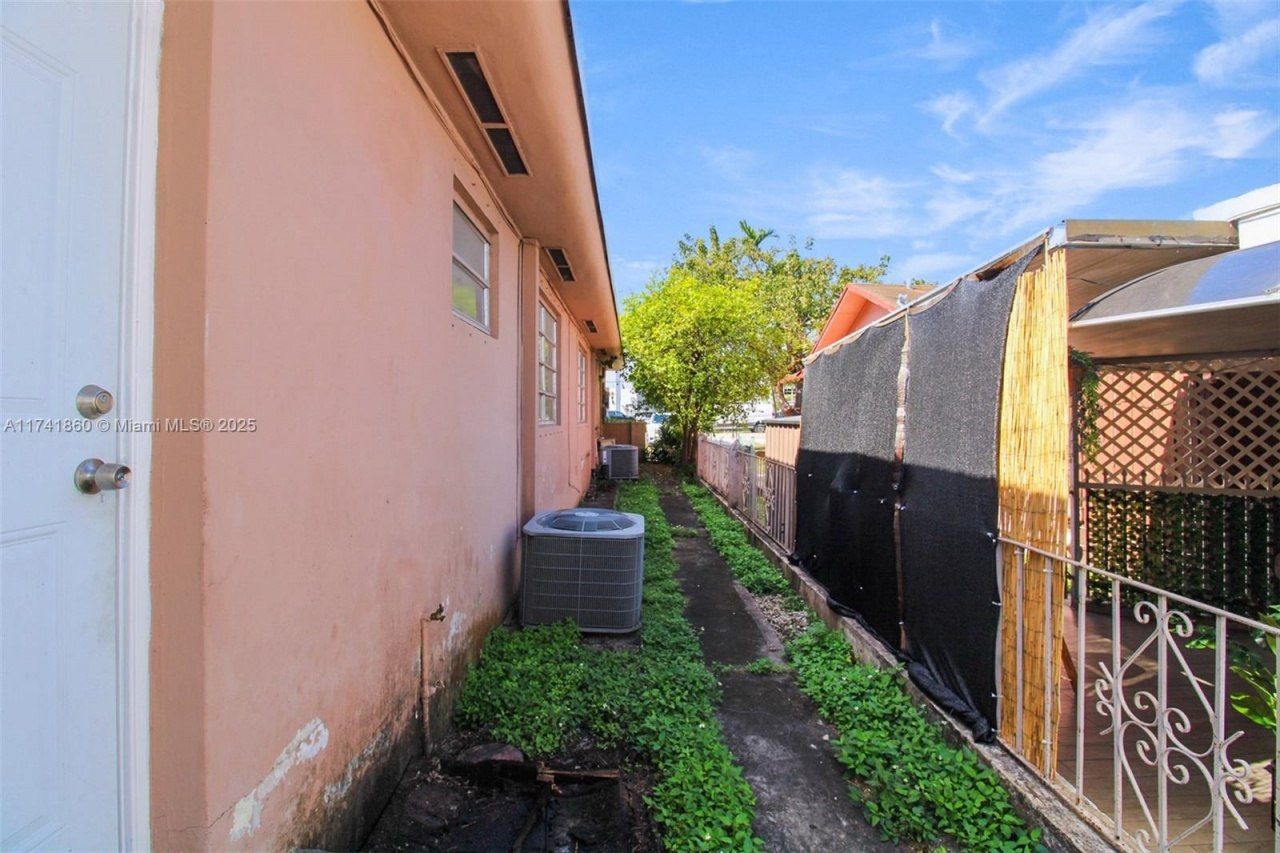 21 NW 32 Court, Miami, FL 33125 Photo