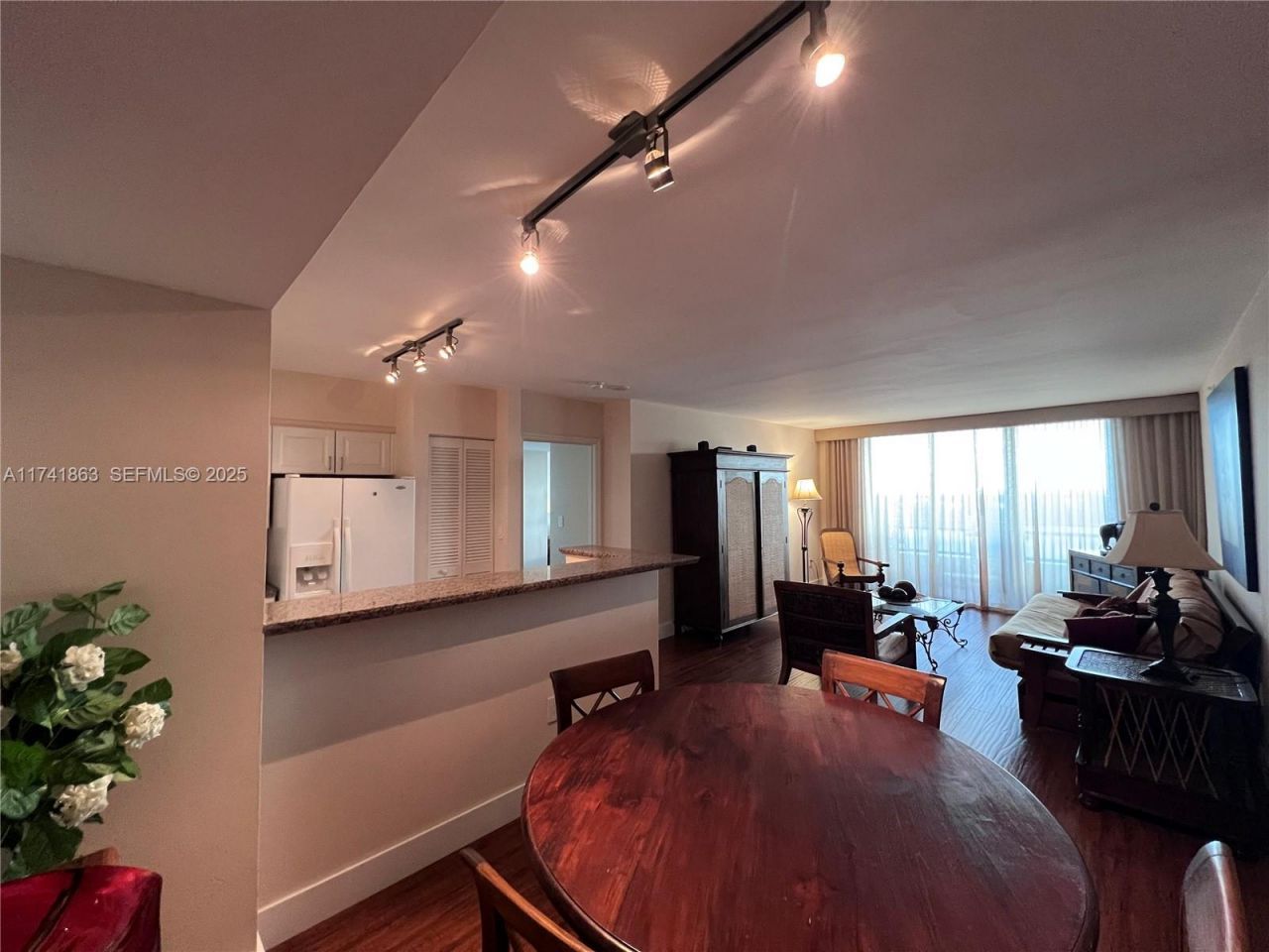 90 Alton Rd, Unit 2110, Miami Beach, FL 33139 Photo