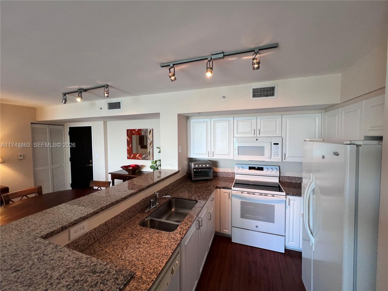 90 Alton Rd, Unit 2110, Miami Beach, FL 33139 Photo