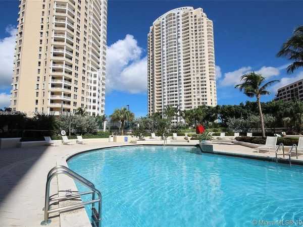 888 Brickell Key Dr, Unit 600, Miami, FL 33131