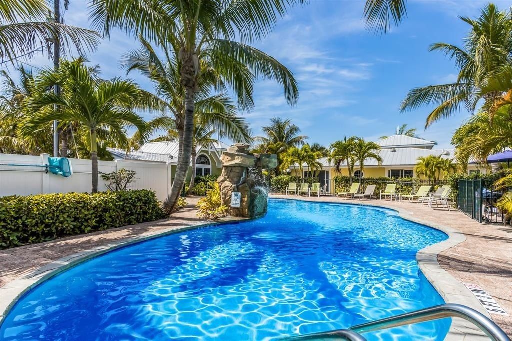 6606 Holmes Boulevard, Unit 3, Holmes Beach, FL 34217 Photo