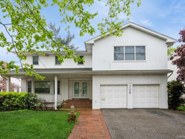 748 Sherwood Street, North Woodmere, NY 11581