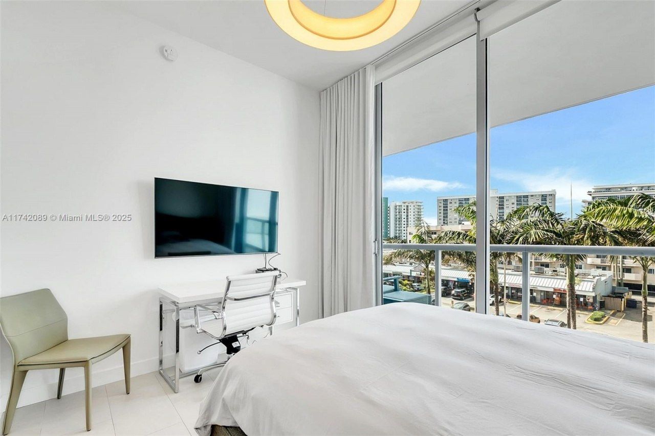 6799 Collins Ave, Unit 312, Miami Beach, FL 33141 Photo