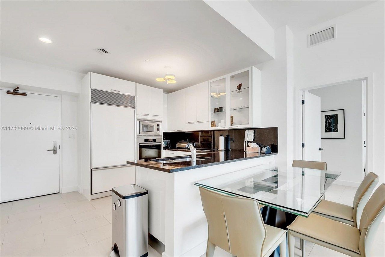 6799 Collins Ave, Unit 312, Miami Beach, FL 33141 Photo