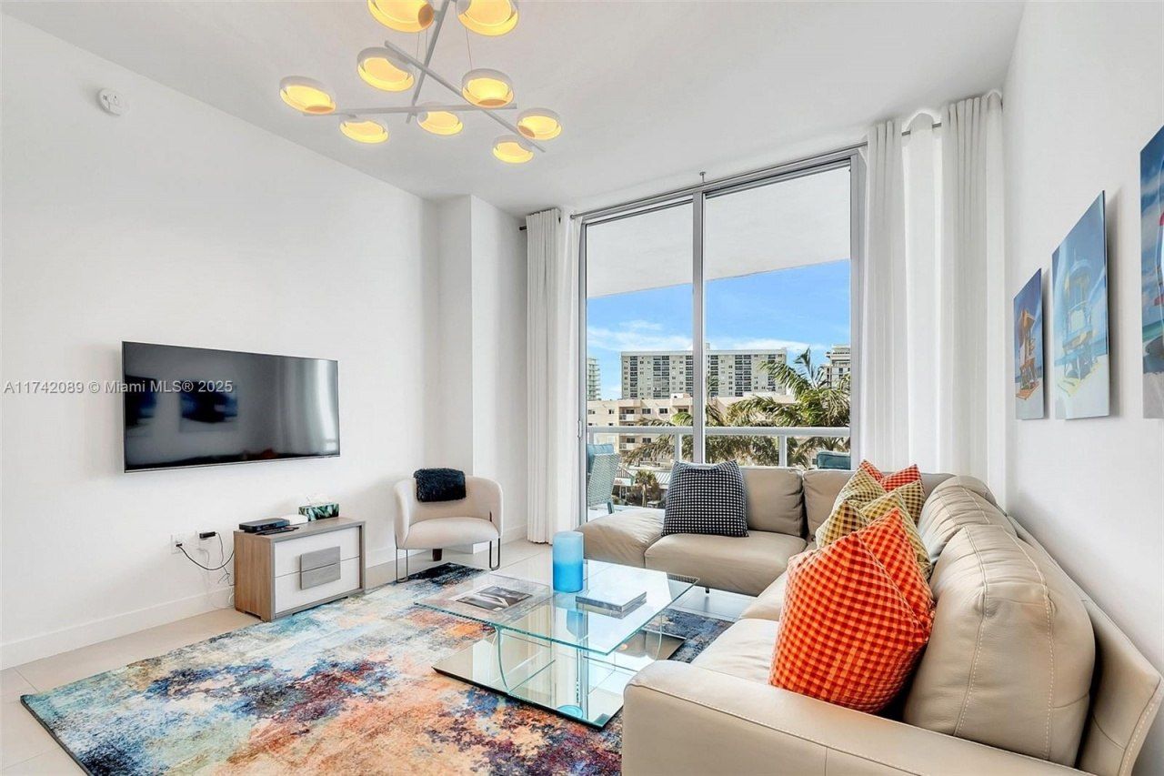 6799 Collins Ave, Unit 312, Miami Beach, FL 33141 Photo