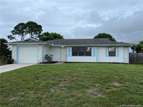 160 SE Lakehurst Drive, Port St Lucie, FL 34983