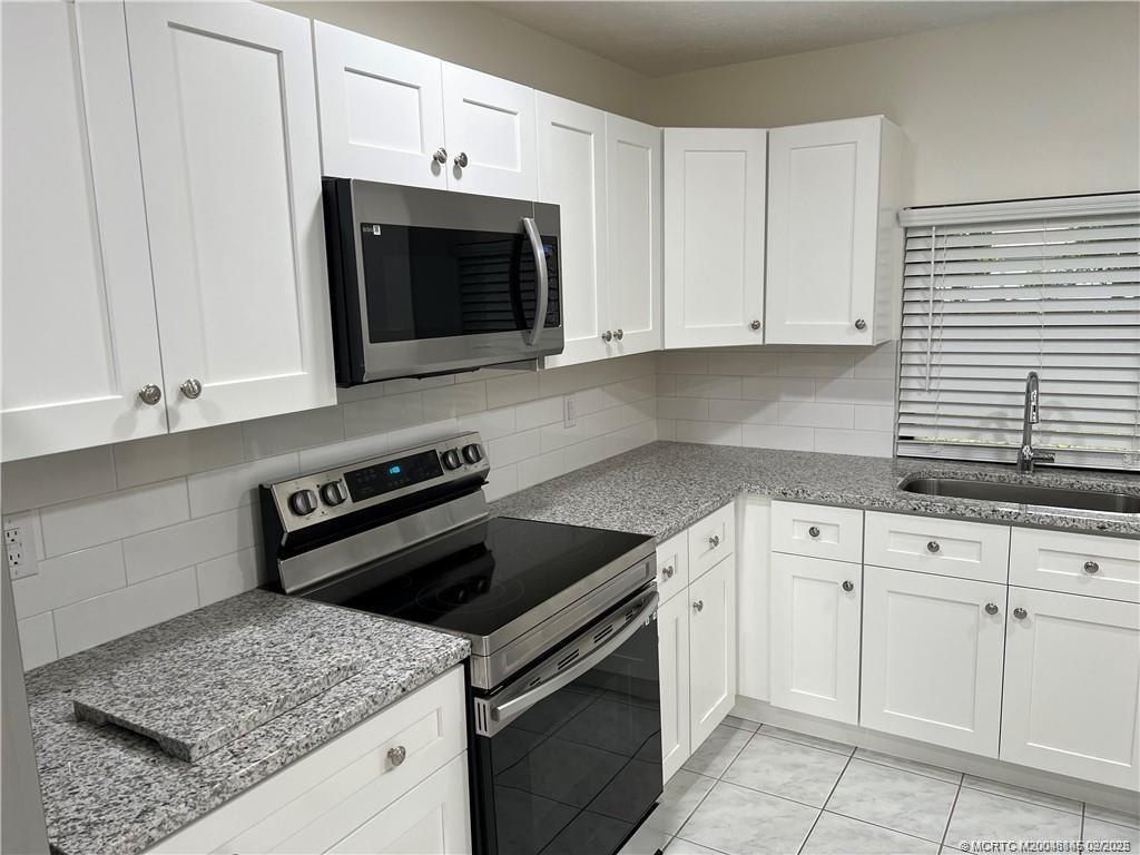 160 SE Lakehurst Drive, Port Saint Lucie, FL 34983 Photo