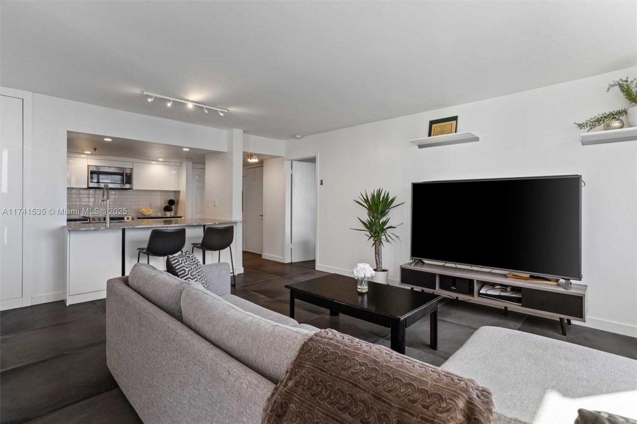 540 Brickell Key Dr, Unit 1519, Miami, FL 33131 Photo