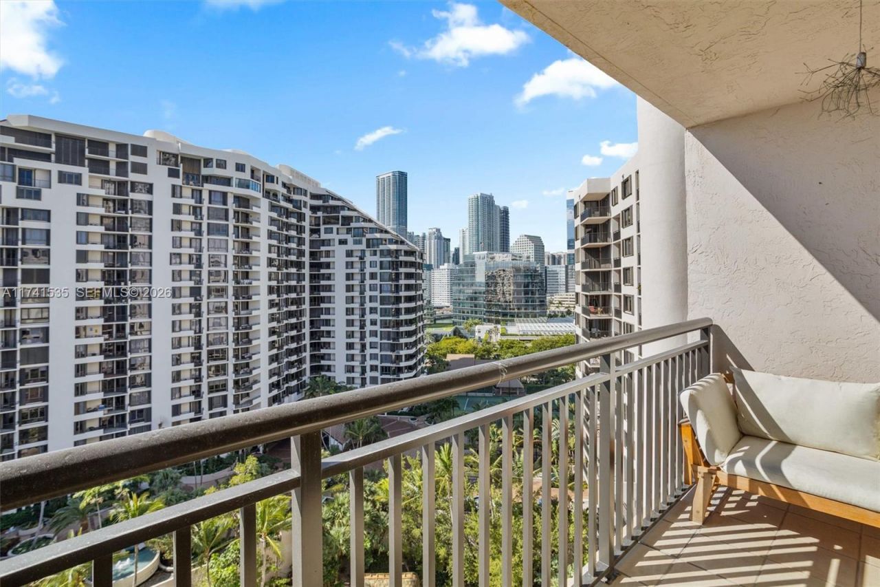 540 Brickell Key Dr, Unit 1519, Miami, FL 33131 Photo