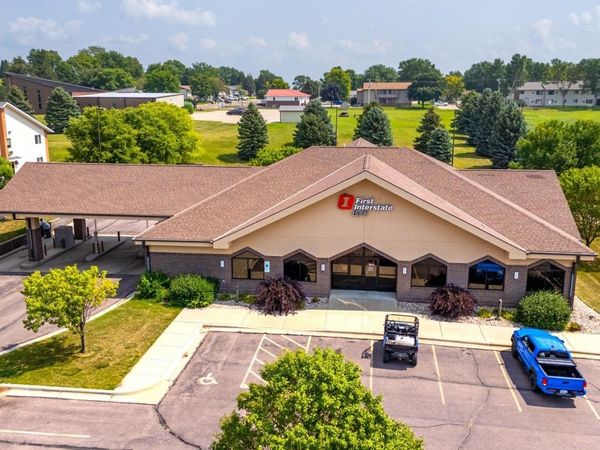 2408 N Broadway Ave, Yankton, SD 57078