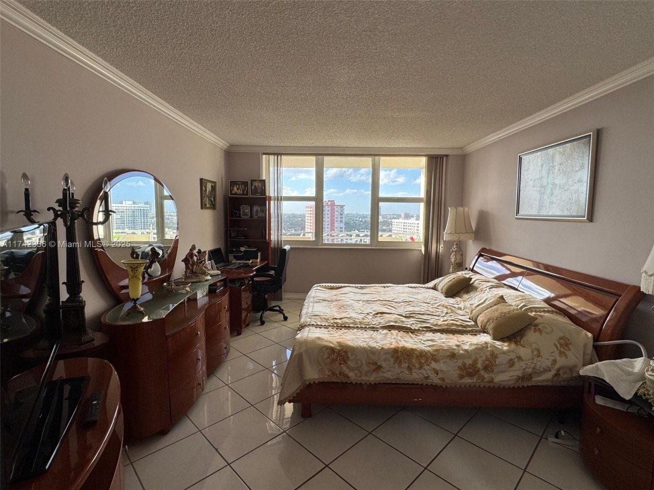 3180 S Ocean Dr, Unit 1217, Hallandale Beach, FL 33009 Photo