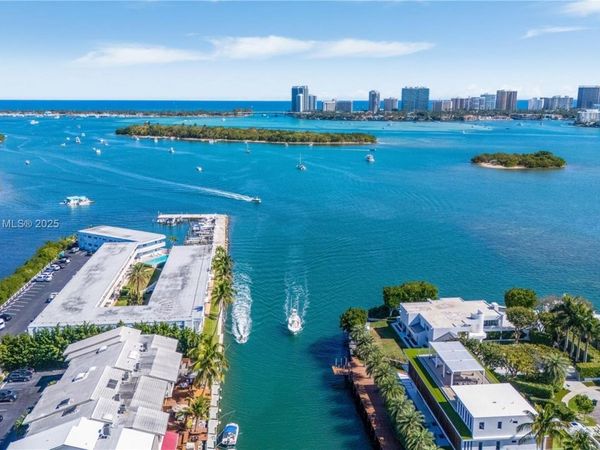 2700 NE 135th St, Unit 32, North Miami, FL 33181