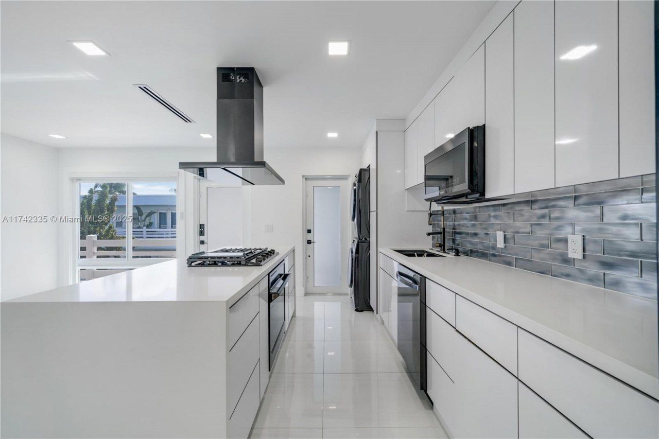 2700 NE 135th St, Unit 32, North Miami, FL 33181 Photo