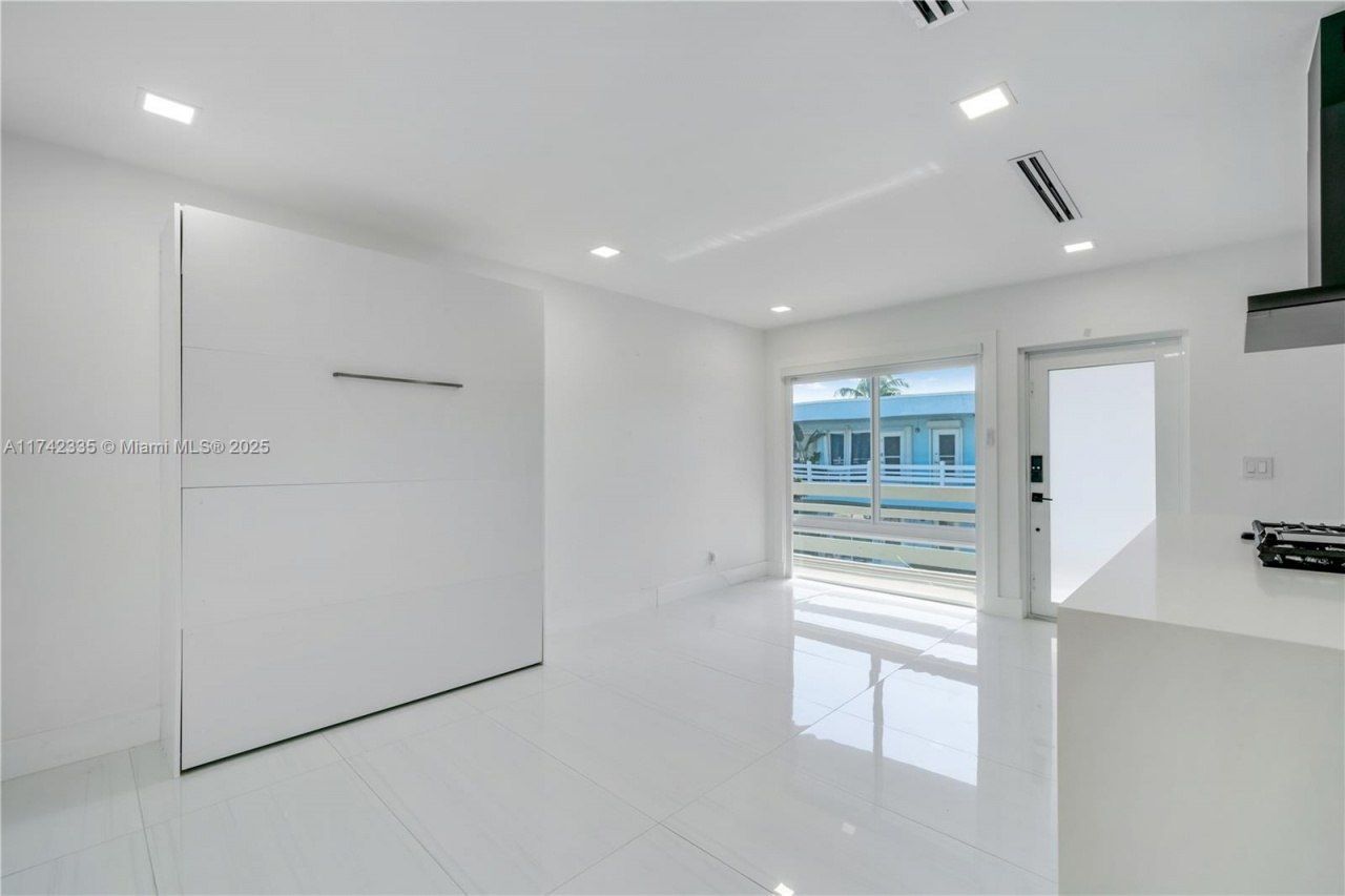 2700 NE 135th St, Unit 32, North Miami, FL 33181 Photo