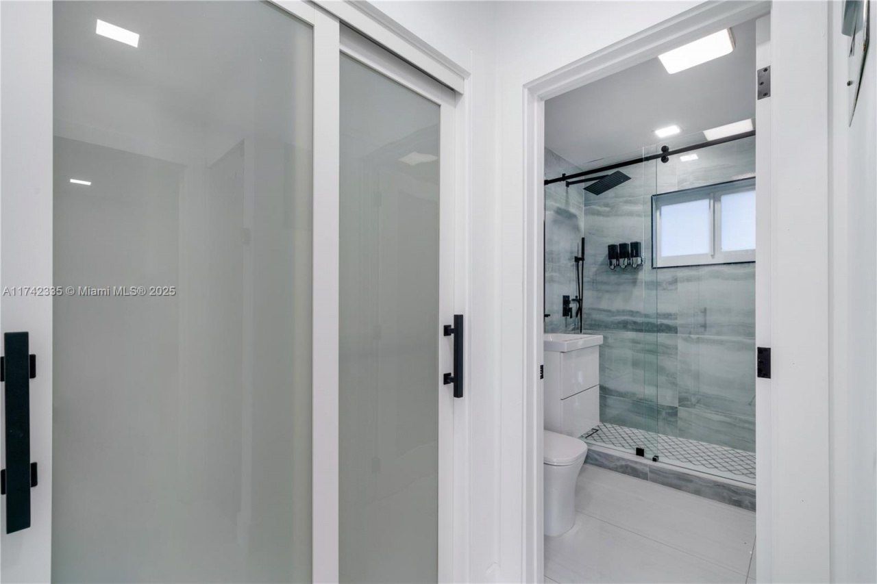 2700 NE 135th St, Unit 32, North Miami, FL 33181 Photo