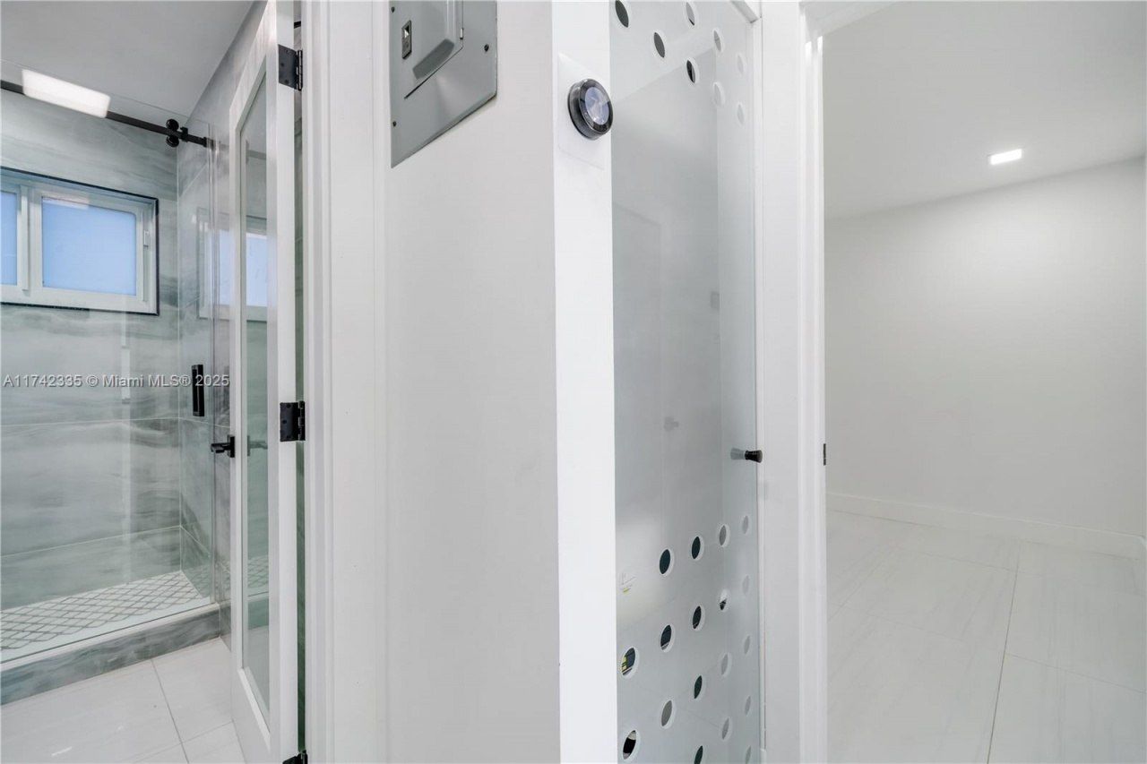 2700 NE 135th St, Unit 32, North Miami, FL 33181 Photo