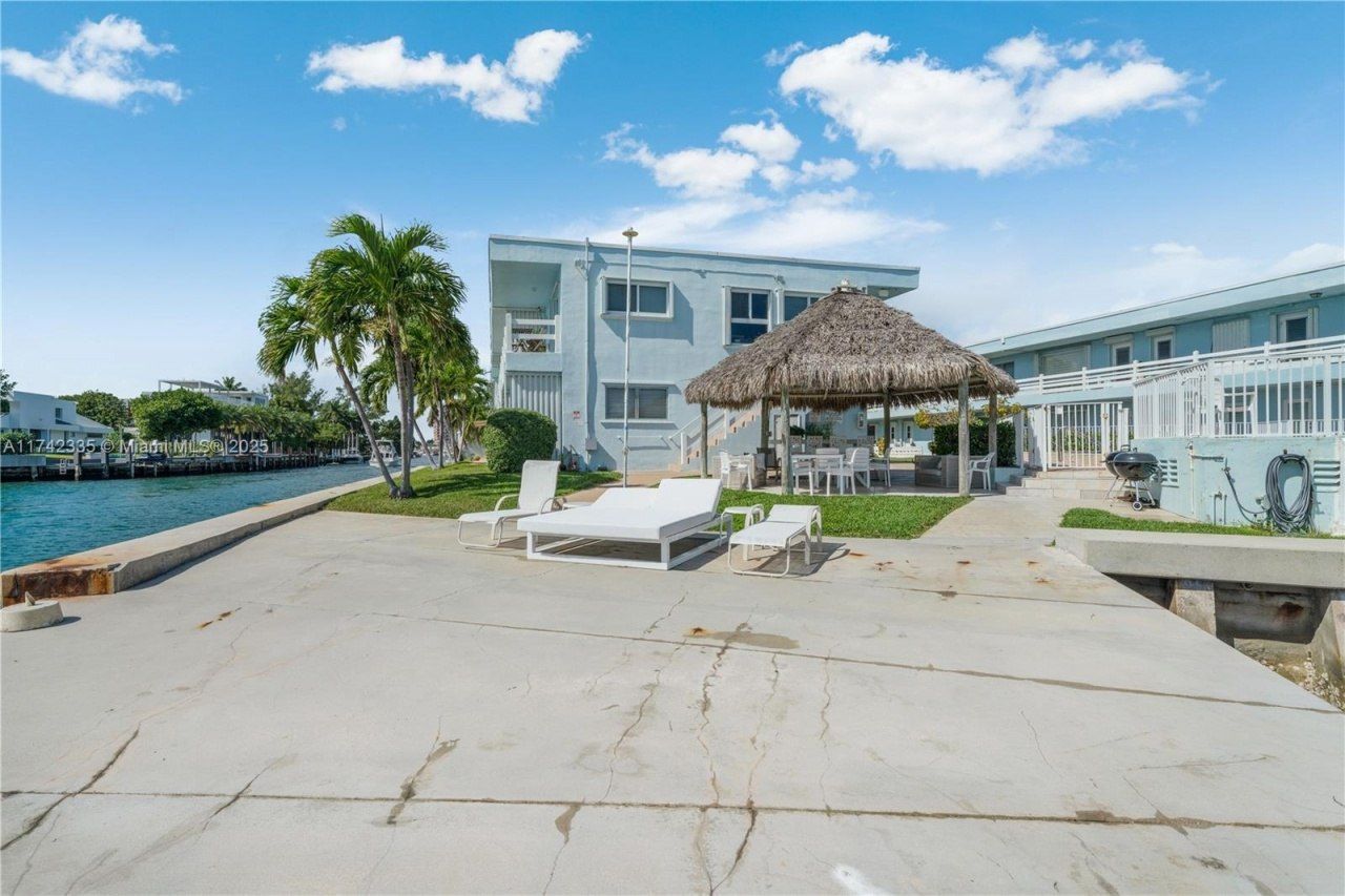 2700 NE 135th St, Unit 32, North Miami, FL 33181 Photo