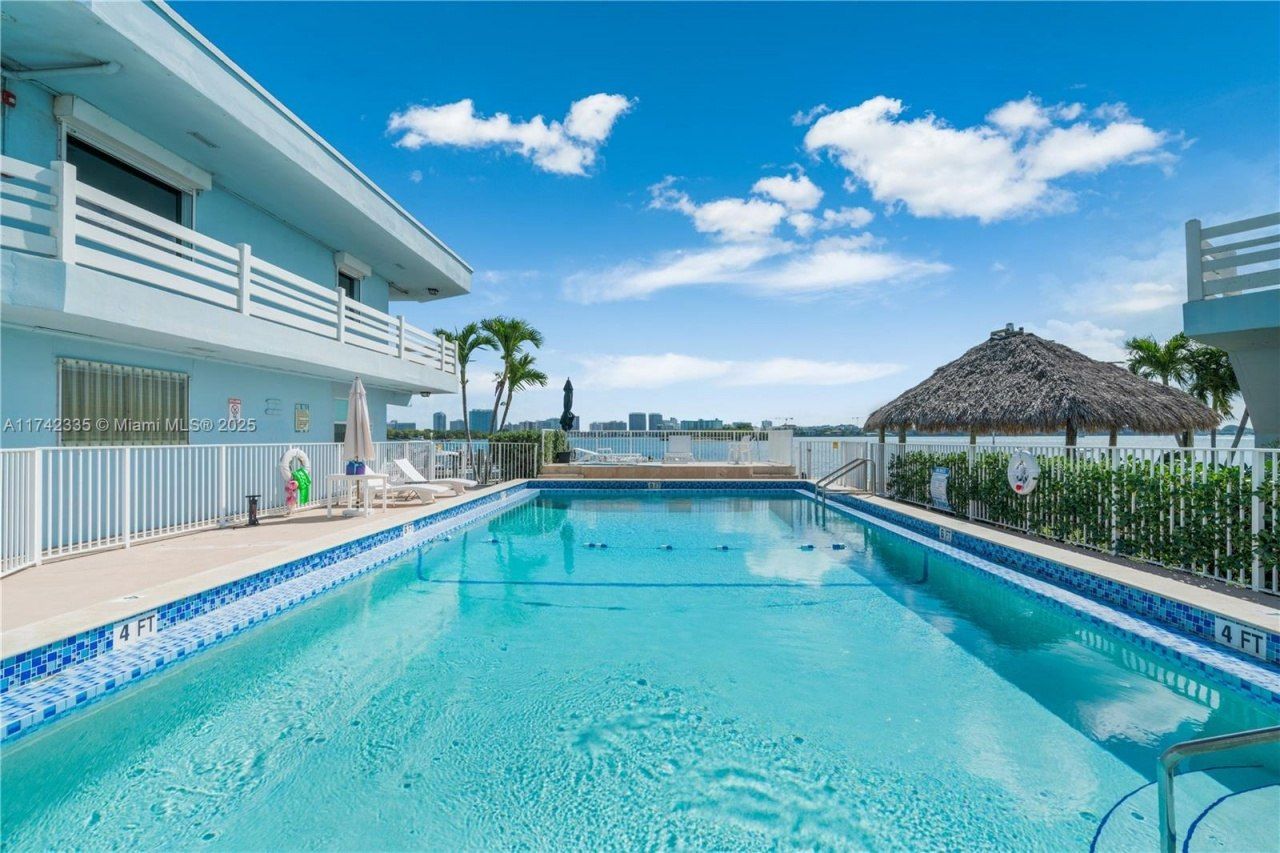 2700 NE 135th St, Unit 32, North Miami, FL 33181 Photo