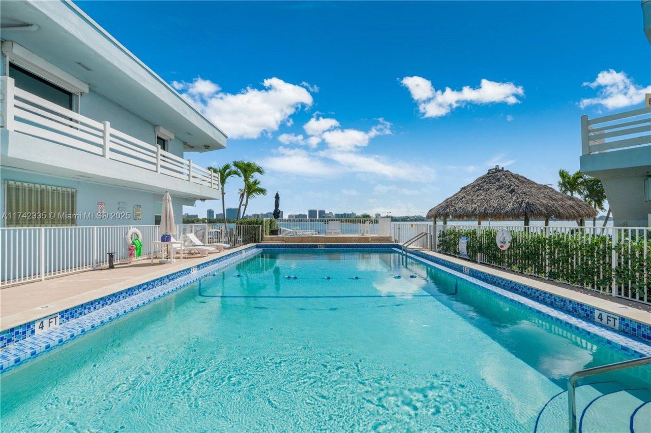 2700 NE 135th St, Unit 32, North Miami, FL 33181 Photo