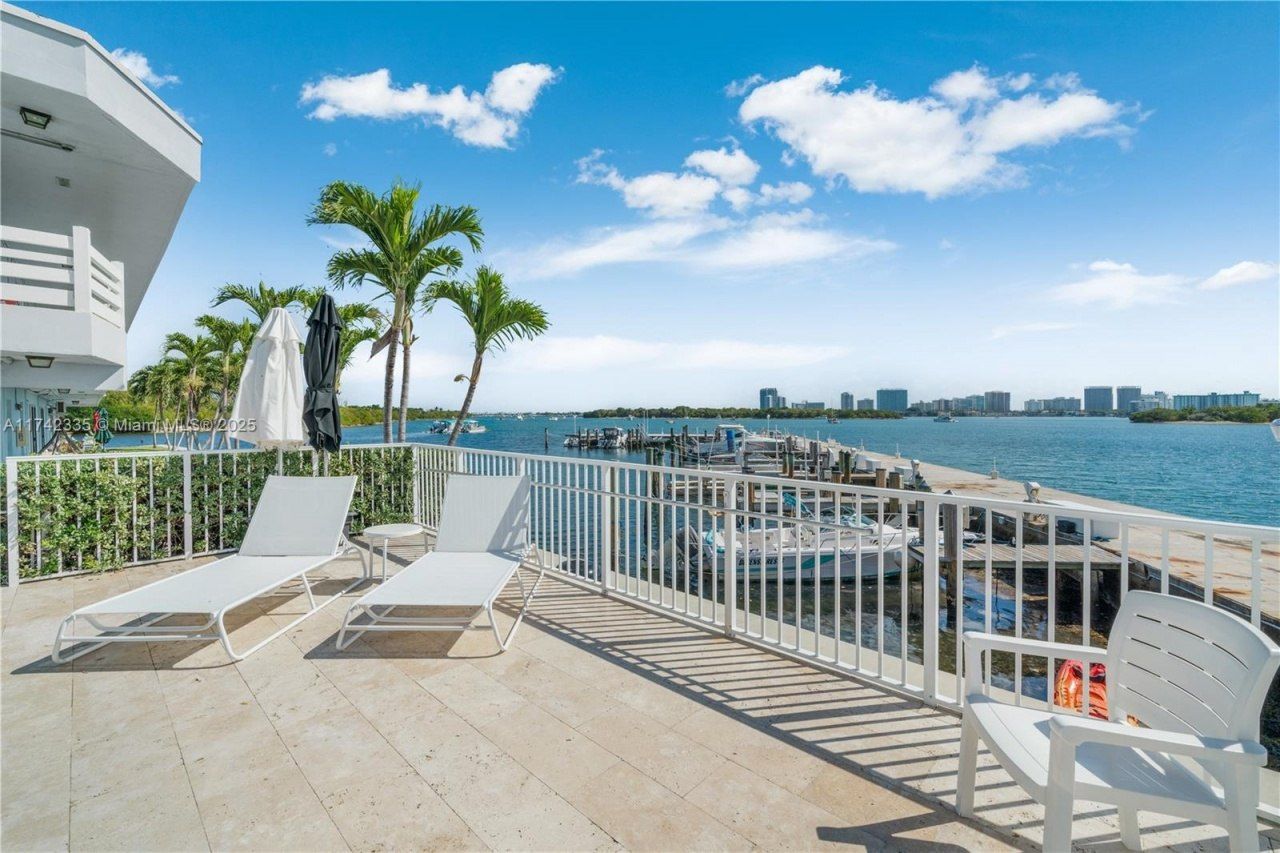 2700 NE 135th St, Unit 32, North Miami, FL 33181 Photo