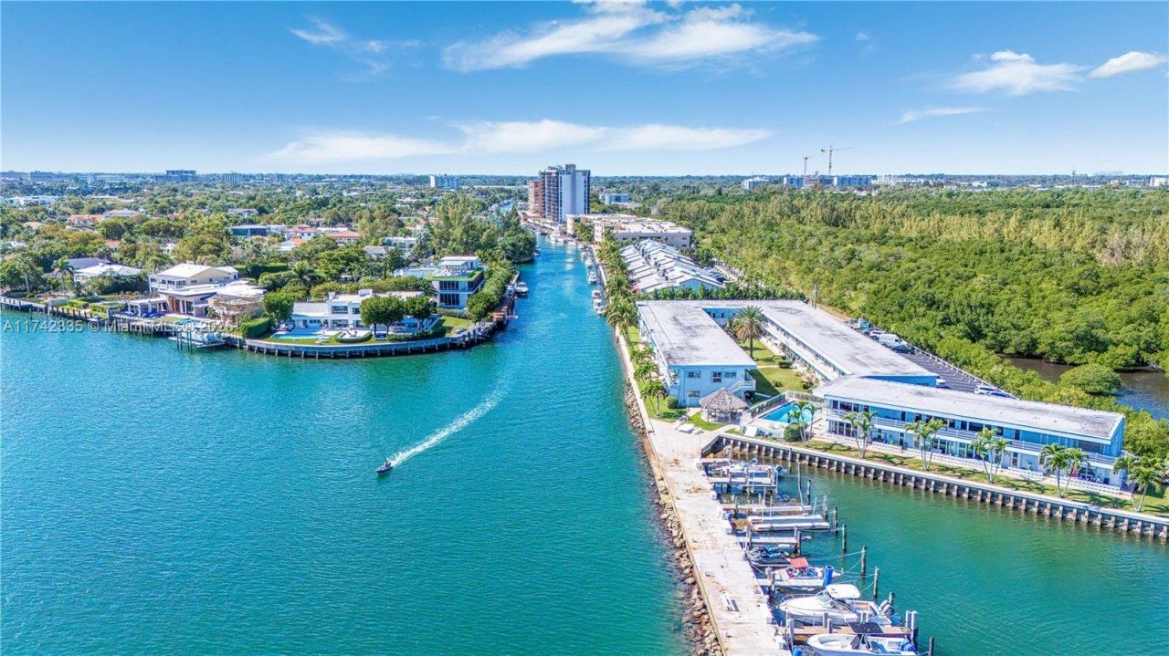 2700 NE 135th St, Unit 32, North Miami, FL 33181 Photo