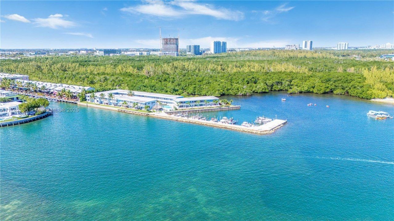 2700 NE 135th St, Unit 32, North Miami, FL 33181 Photo