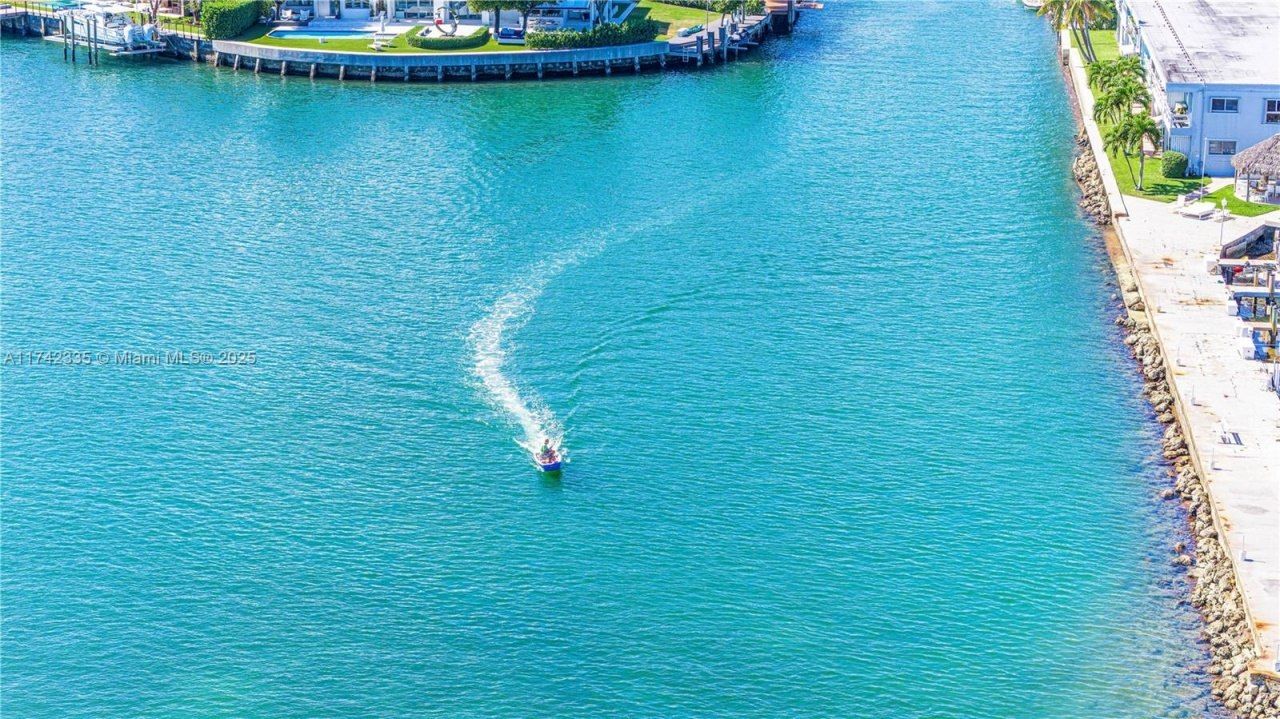 2700 NE 135th St, Unit 32, North Miami, FL 33181 Photo