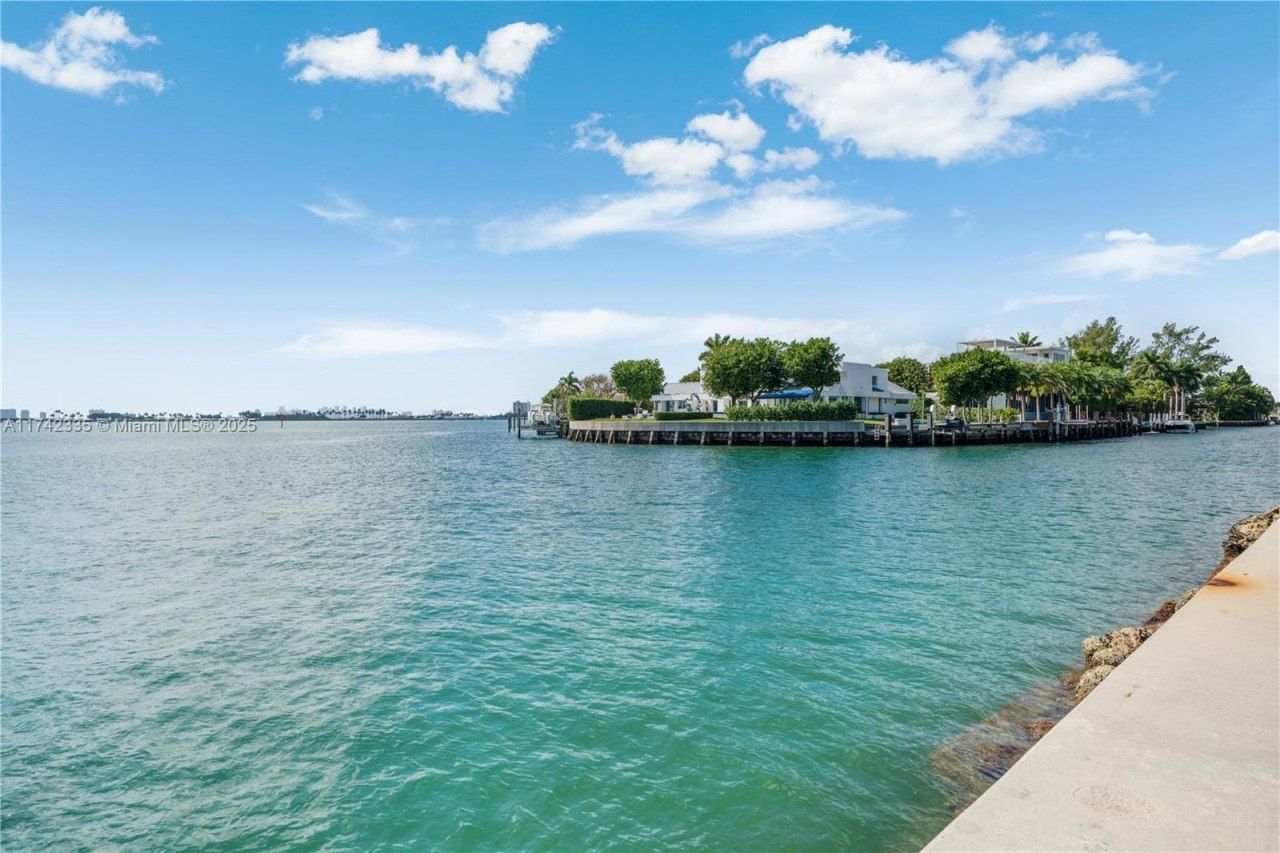 2700 NE 135th St, Unit 32, North Miami, FL 33181 Photo