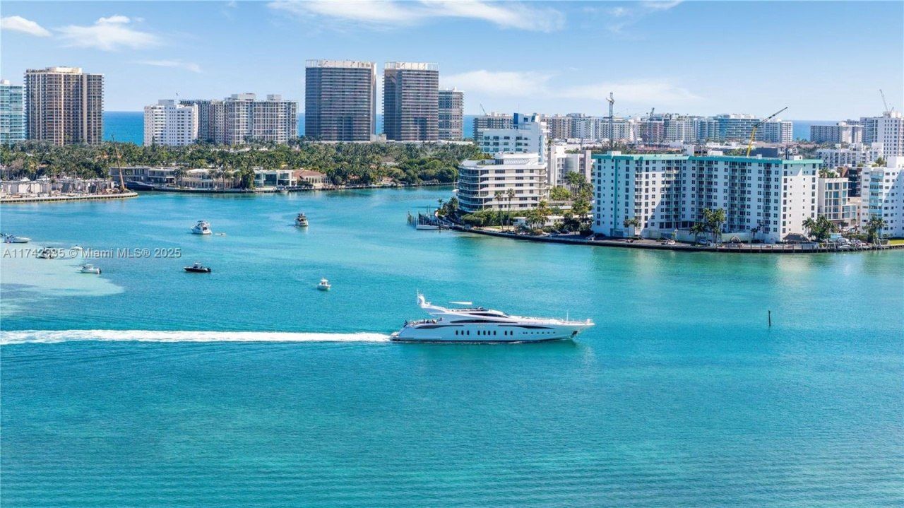 2700 NE 135th St, Unit 32, North Miami, FL 33181 Photo