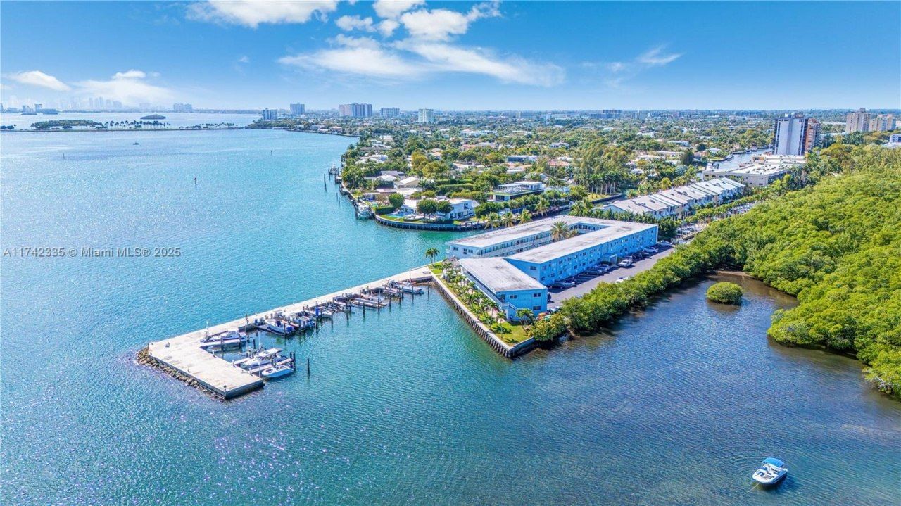 2700 NE 135th St, Unit 32, North Miami, FL 33181 Photo