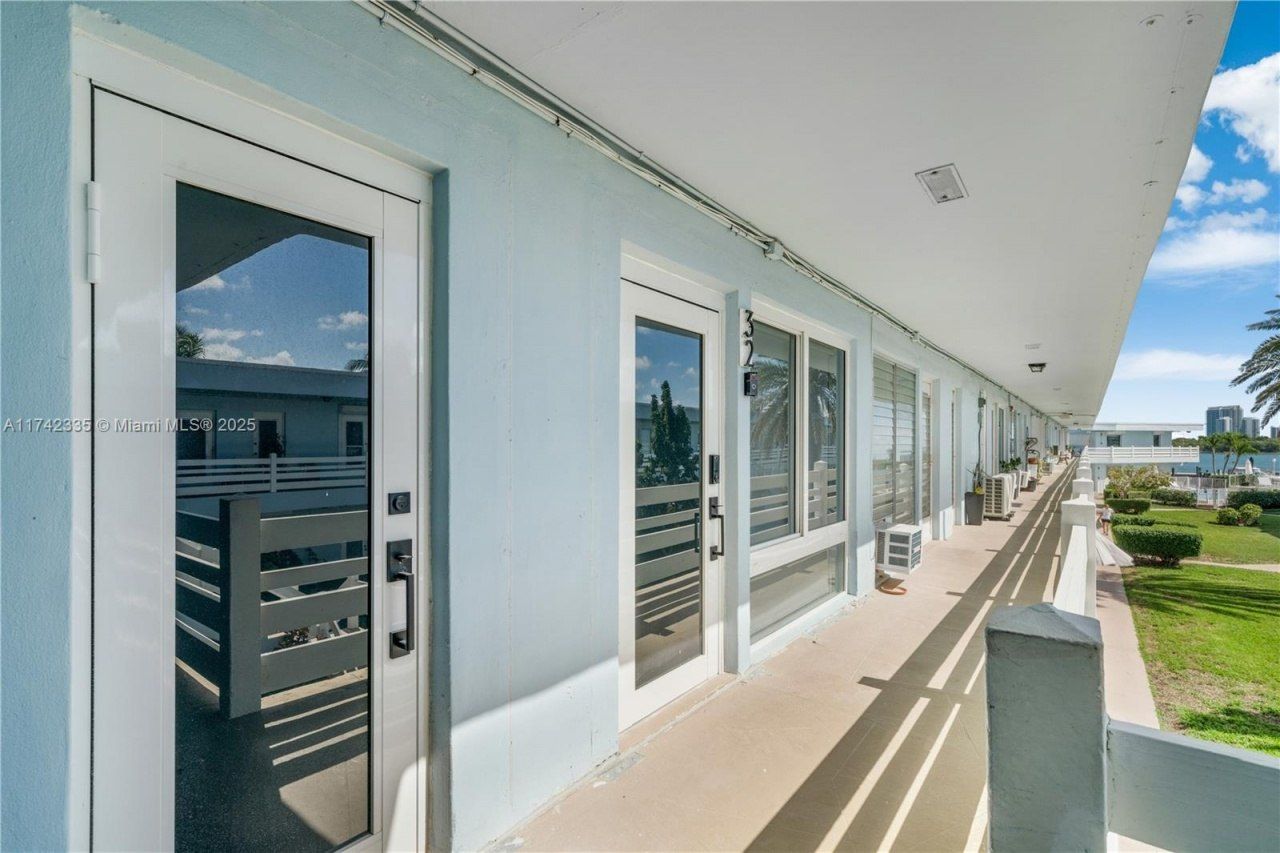 2700 NE 135th St, Unit 32, North Miami, FL 33181 Photo