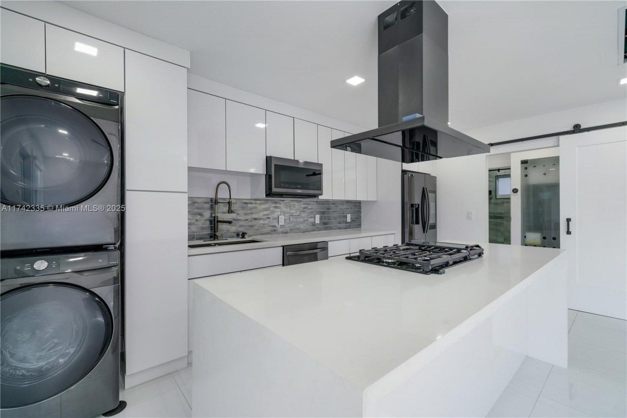 2700 NE 135th St, Unit 32, North Miami, FL 33181 Photo