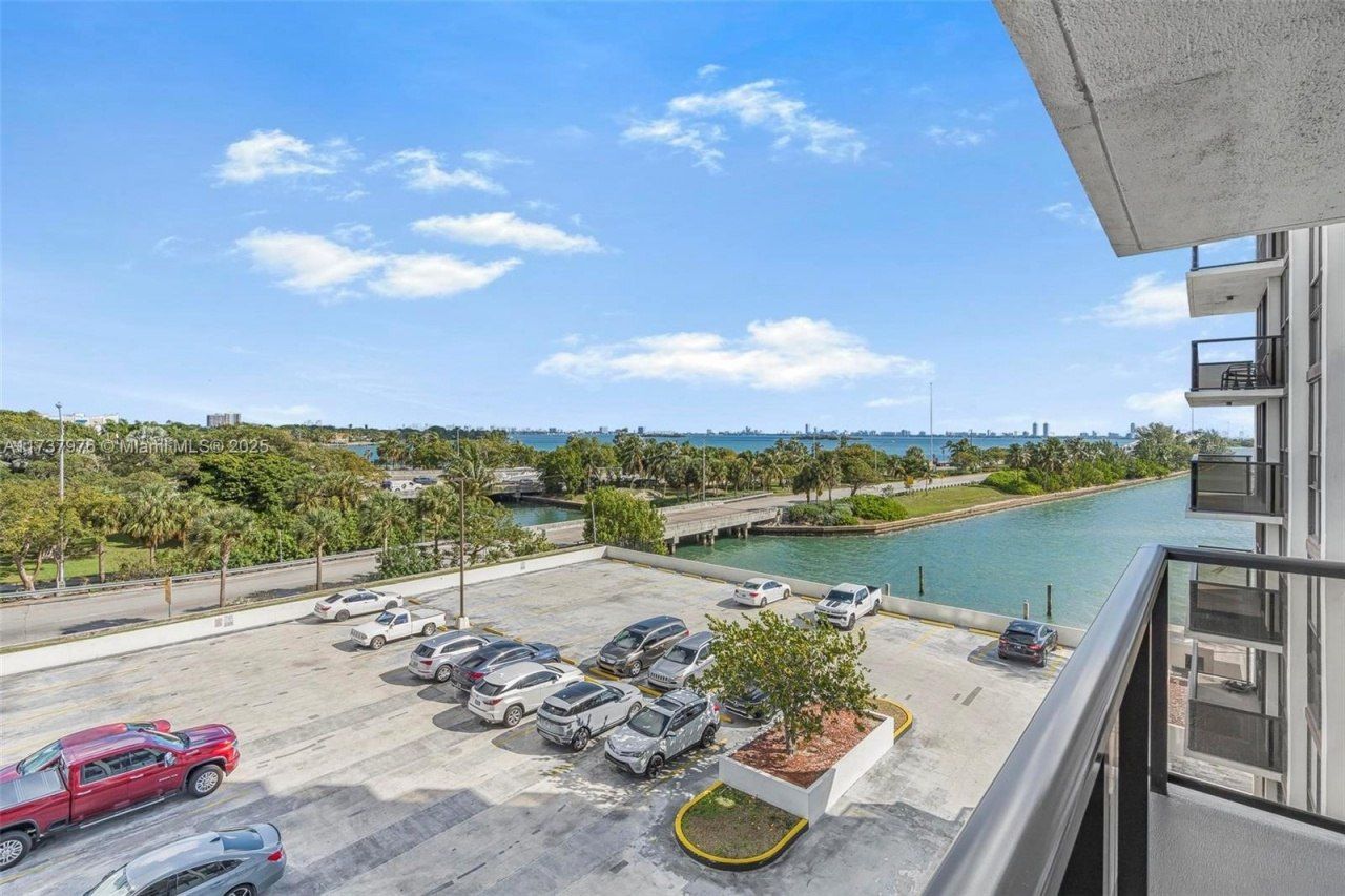 600 NE 36th St, Unit 414, Miami, FL 33137 Photo