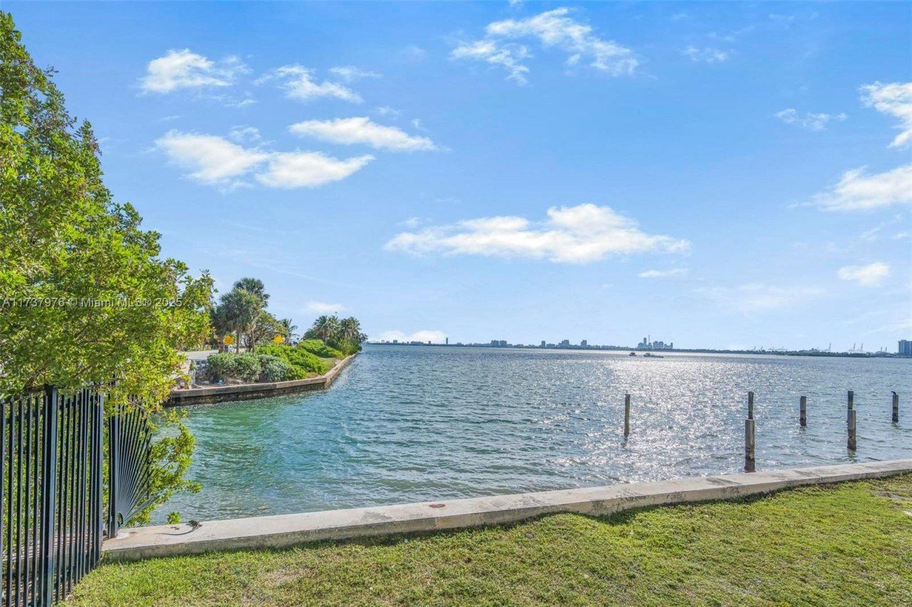 600 NE 36th St, Unit 414, Miami, FL 33137 Photo