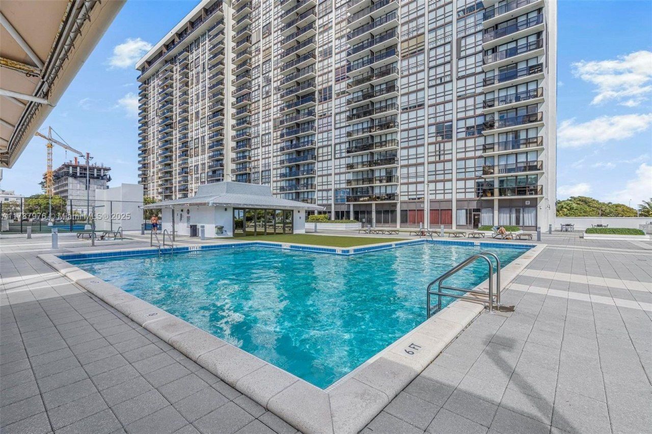 600 NE 36th St, Unit 414, Miami, FL 33137 Photo