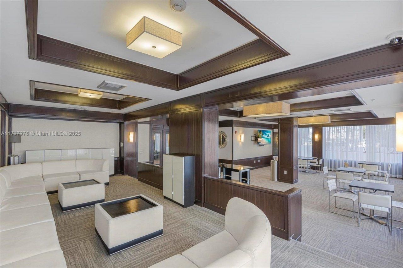 600 NE 36th St, Unit 414, Miami, FL 33137 Photo