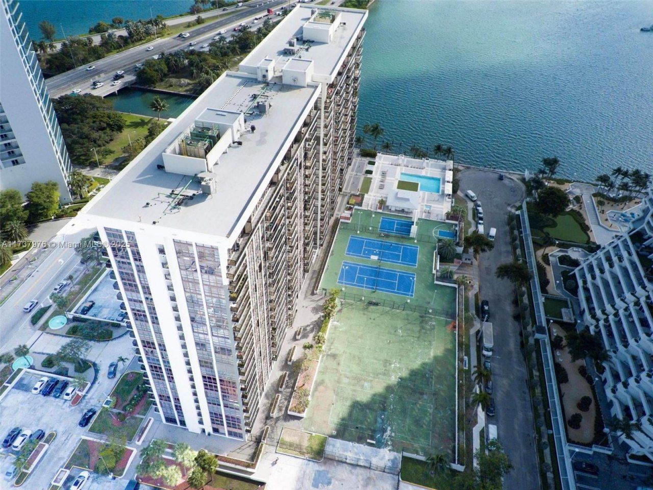 600 NE 36th St, Unit 414, Miami, FL 33137 Photo