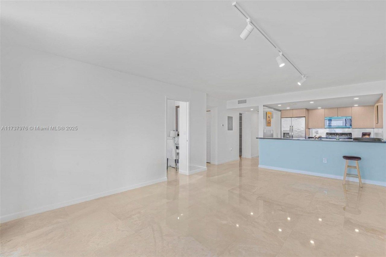 600 NE 36th St, Unit 414, Miami, FL 33137 Photo