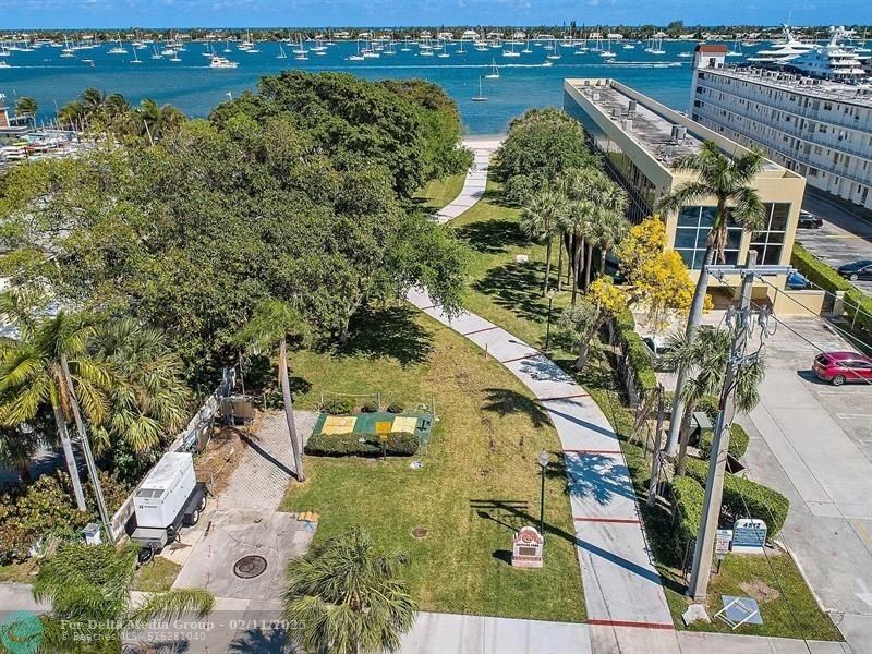 400 45th St, West Palm Beach, FL 33407 Photo