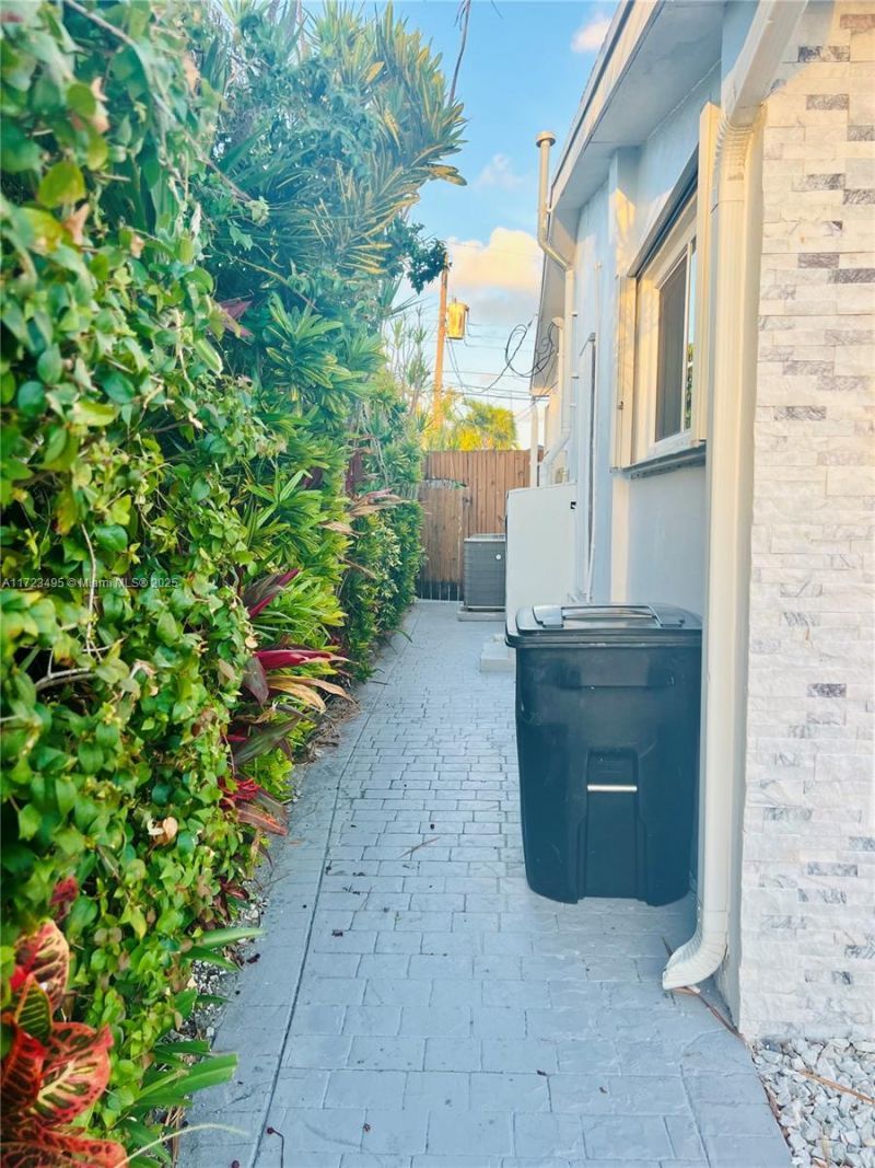 7549 Adventure Ave, North Bay Village, FL 33141 Photo