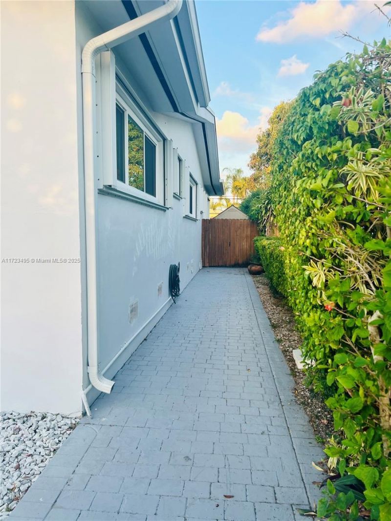 7549 Adventure Ave, North Bay Village, FL 33141 Photo