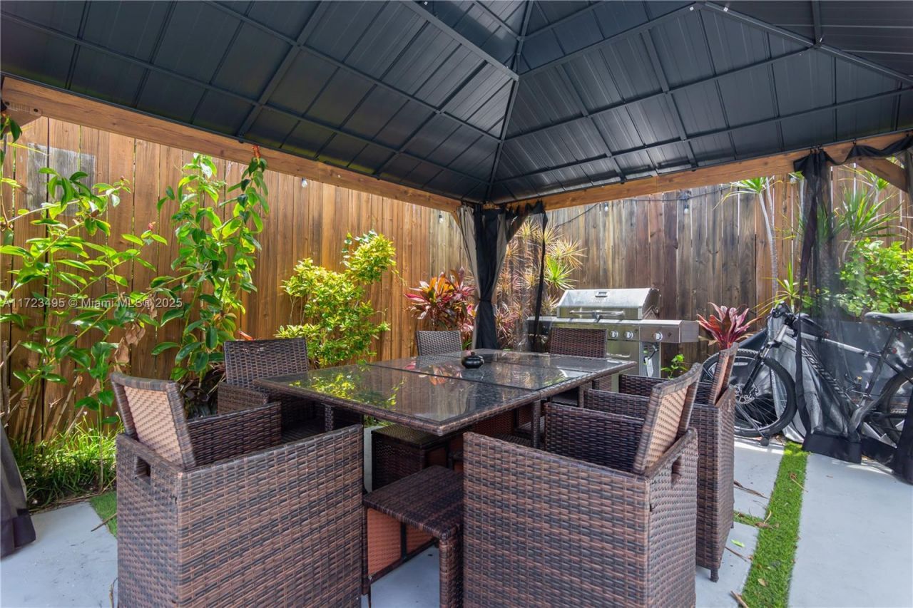 7549 Adventure Ave, North Bay Village, FL 33141 Photo