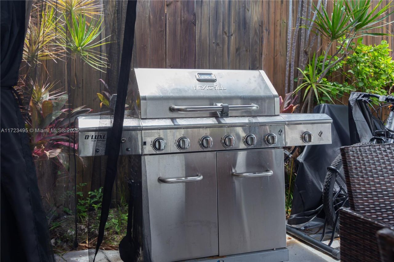 7549 Adventure Ave, North Bay Village, FL 33141 Photo