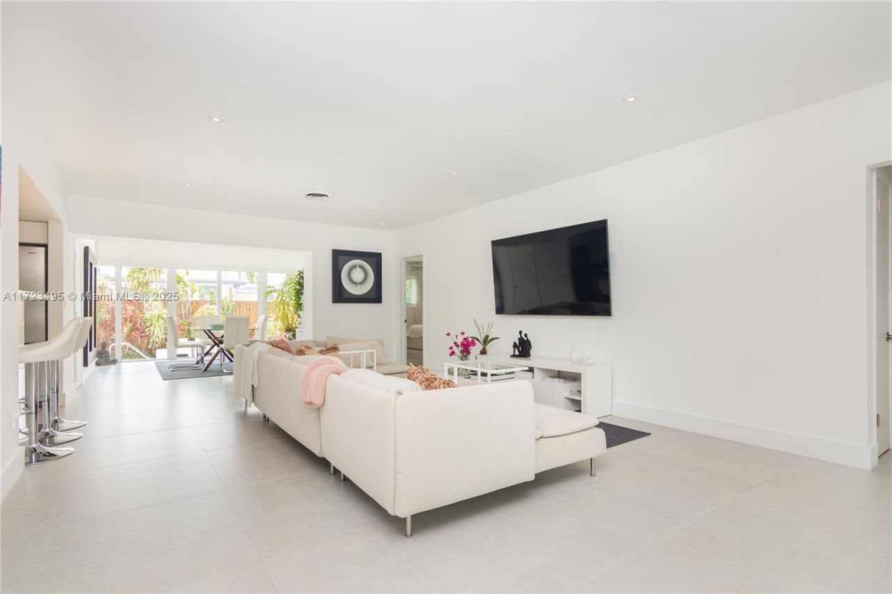 7549 Adventure Ave, North Bay Village, FL 33141 Photo