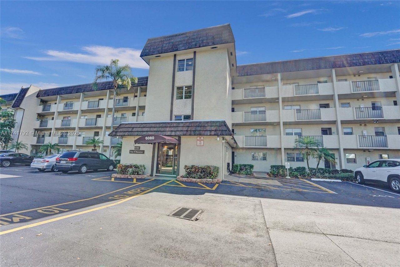 6080 NW 44th St, Unit 401, Lauderhill, FL 33319 Photo